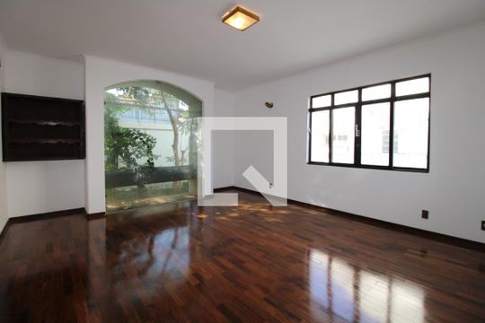 Sala de estar de casa à venda com 3 quartos, 323m² em Chácara da Barra, Campinas