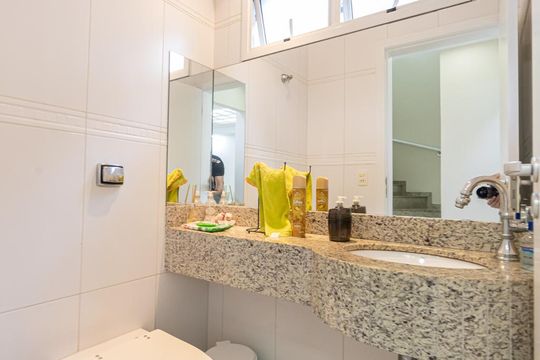 Lavabo de casa de condomínio à venda com 4 quartos, 399m² em Vila Bertioga, São Paulo
