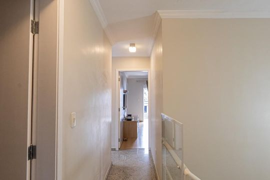 Corredor de casa de condomínio à venda com 4 quartos, 399m² em Vila Bertioga, São Paulo