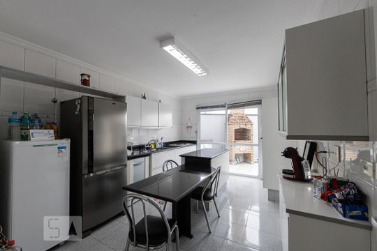 Cozinha de casa de condomínio à venda com 4 quartos, 399m² em Vila Bertioga, São Paulo