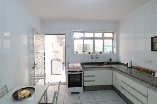 Cozinha de casa à venda com 2 quartos, 79m² em Vila Bertioga, São Paulo