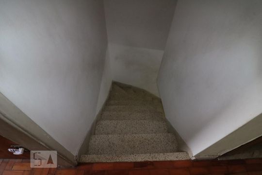 Escada de casa à venda com 2 quartos, 79m² em Vila Bertioga, São Paulo