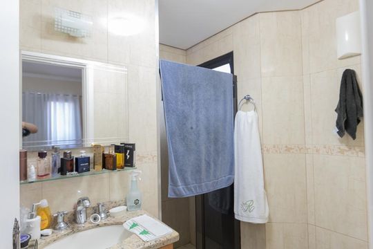 Banheiro Suite de apartamento para alugar com 3 quartos, 95m² em Vila Azevedo, São Paulo