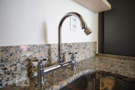 Cozinha de apartamento para alugar com 1 quarto, 35m² em Auxiliadora, Porto Alegre