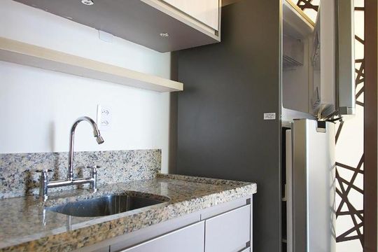 Cozinha de apartamento para alugar com 1 quarto, 35m² em Auxiliadora, Porto Alegre