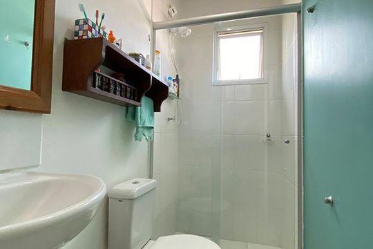 Banheiro de casa de condomínio à venda com 2 quartos, 87m² em Canudos, Novo Hamburgo