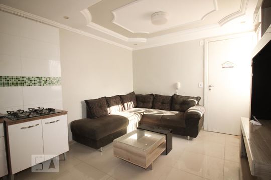 Sala de apartamento para alugar com 2 quartos, 40m² em Rubem Berta, Porto Alegre