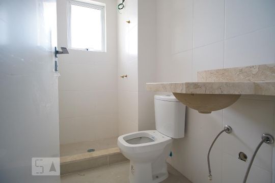 Banheiro da Suíte de apartamento à venda com 2 quartos, 67m² em São João, Porto Alegre