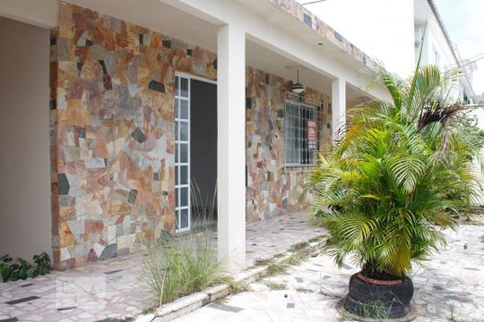 Fachada de casa à venda com 3 quartos, 400m² em Portuguesa, Rio de Janeiro