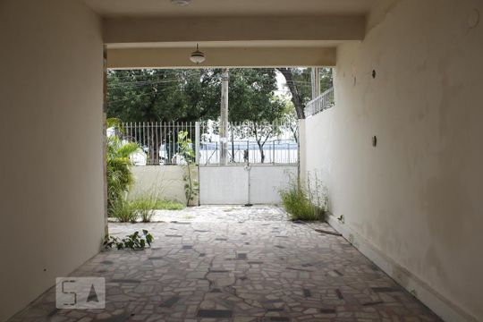 Garagem de casa à venda com 3 quartos, 400m² em Portuguesa, Rio de Janeiro