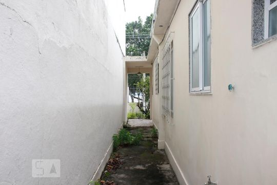 Quintal de casa à venda com 3 quartos, 400m² em Portuguesa, Rio de Janeiro