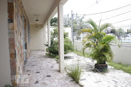 Quintal de casa à venda com 3 quartos, 400m² em Portuguesa, Rio de Janeiro