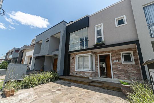 Fachada de casa de condomínio à venda com 3 quartos, 146m² em Hípica, Porto Alegre