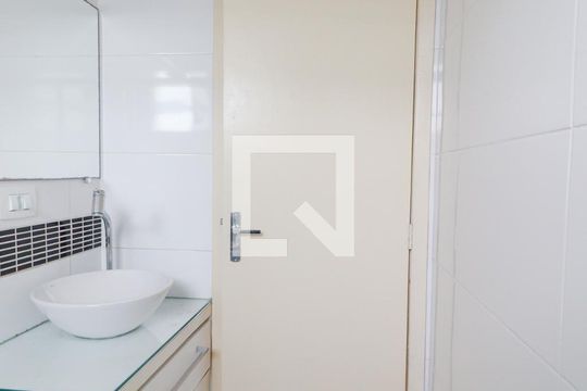 Banheiro Social de apartamento à venda com 2 quartos, 52m² em Sítio Cercado, Curitiba