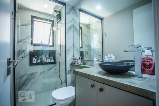 Banheiro de apartamento para alugar com 2 quartos, 55m² em Vila Fachini, São Paulo