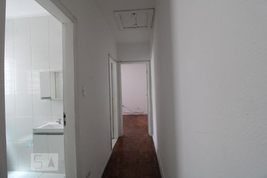 Corredor dos quartos de casa para alugar com 3 quartos, 180m² em Campo Belo, São Paulo