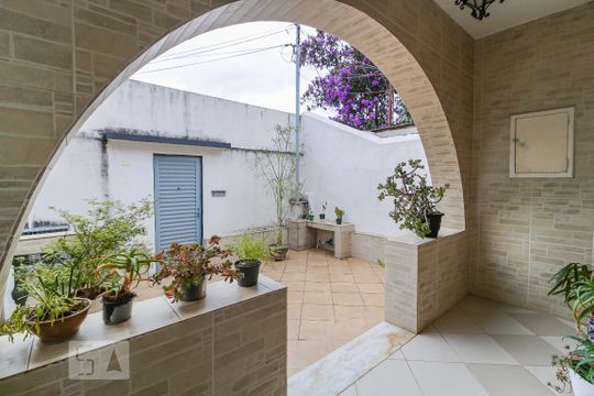 Entrada de casa para alugar com 2 quartos, 500m² em Jardim Oriental, São Paulo