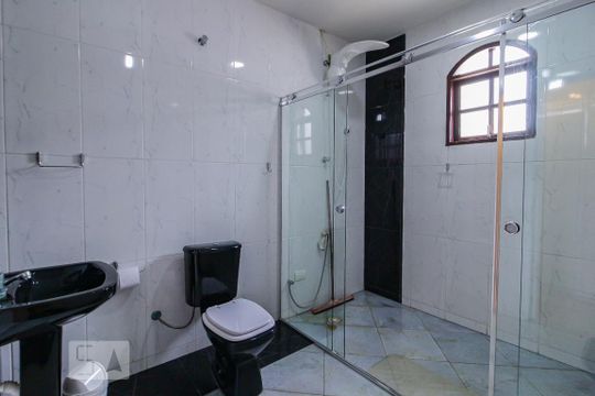 Banheiro da Suíte 1 de casa para alugar com 2 quartos, 500m² em Jardim Oriental, São Paulo