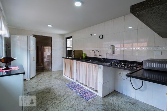 Cozinha de casa para alugar com 2 quartos, 500m² em Jardim Oriental, São Paulo