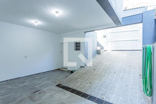 Garagem de casa à venda com 3 quartos, 223m² em Vila Roque, São Paulo