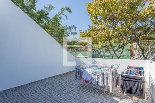Quintal de casa à venda com 3 quartos, 223m² em Vila Roque, São Paulo