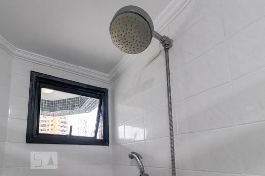 Banheiro de apartamento para alugar com 1 quarto, 48m² em Indianópolis, São Paulo