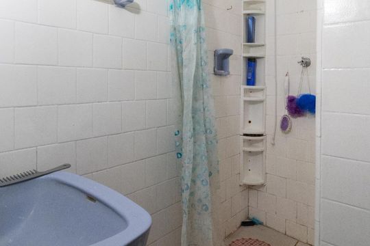 Banheiro de apartamento para alugar com 4 quartos, 93m² em Centro Histórico, Porto Alegre