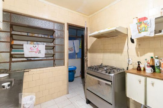 Cozinha e Área de Serviço de apartamento para alugar com 4 quartos, 93m² em Centro Histórico, Porto Alegre