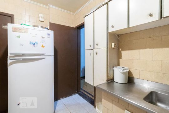 Cozinha e Área de Serviço de apartamento para alugar com 4 quartos, 93m² em Centro Histórico, Porto Alegre