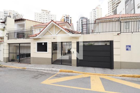 Fachada de casa de condomínio à venda com 2 quartos, 105m² em Chora Menino, São Paulo