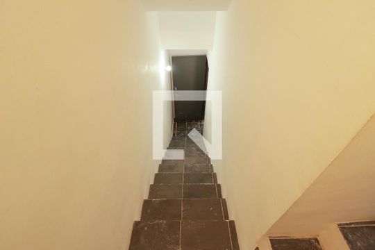 Saída para o estacionamento de casa de condomínio à venda com 2 quartos, 105m² em Chora Menino, São Paulo