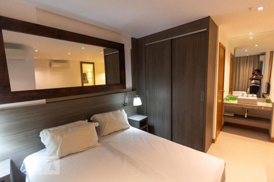 Quarto 1 de apartamento para alugar com 1 quarto, 36m² em Jacarepaguá, Rio de Janeiro