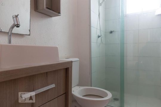 Banheiro de apartamento para alugar com 2 quartos, 47m² em Jardim Ísis, Cotia