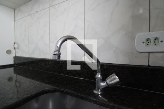 Cozinha de apartamento para alugar com 3 quartos, 72m² em Jardim dos Oliveiras, Campinas
