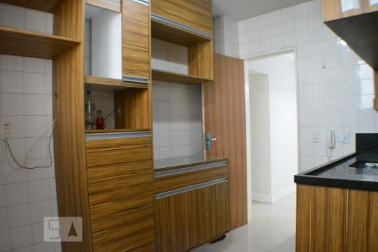 Cozinha de apartamento para alugar com 3 quartos, 140m² em Caminho das Árvores, Salvador