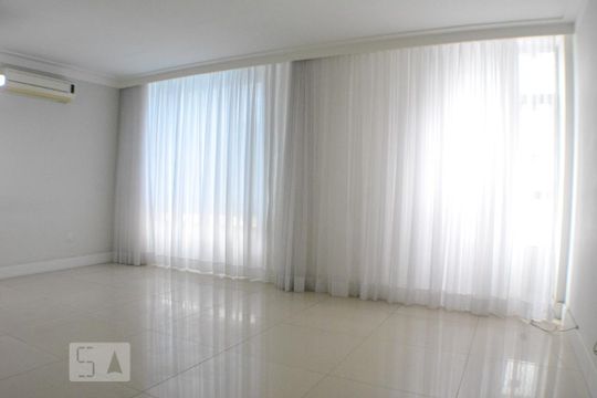 Apartamento para alugar com 3 quartos, 140m² em Caminho das Árvores, Salvador