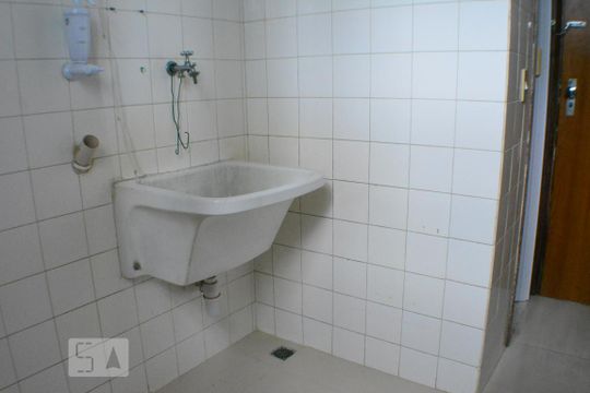 Área de Serviço com Banheiro de apartamento para alugar com 3 quartos, 140m² em Caminho das Árvores, Salvador