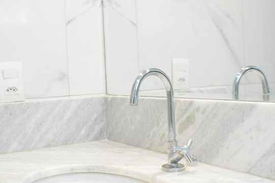 Quarto 1 com banheiro de apartamento para alugar com 3 quartos, 140m² em Caminho das Árvores, Salvador