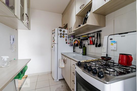 Cozinha de apartamento para alugar com 2 quartos, 54m² em Vila Água Funda, São Paulo
