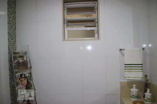 Lavabo de casa de condomínio à venda com 5 quartos, 250m² em Taquara, Rio de Janeiro