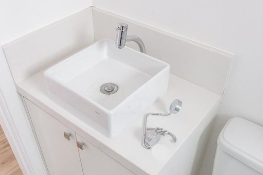 Banheiro de apartamento para alugar com 2 quartos, 43m² em Água Branca, São Paulo