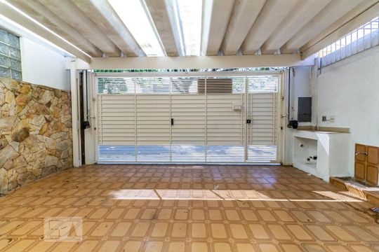 Garagem de casa para alugar com 3 quartos, 145m² em Jardim Belgica, São Paulo