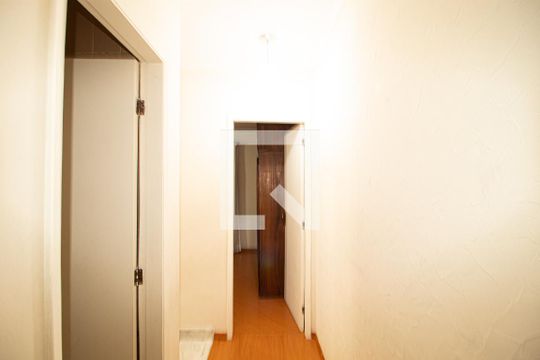Corredor  de casa para alugar com 2 quartos, 100m² em Vila Nivi, São Paulo