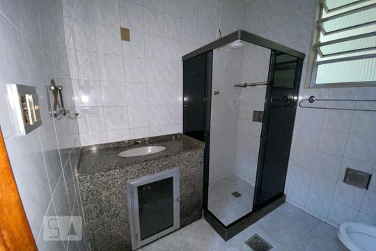 Banheiro de apartamento à venda com 2 quartos, 81m² em Inhaúma, Rio de Janeiro