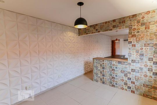 Sala de casa de condomínio para alugar com 2 quartos, 105m² em Vila Gomes, São Paulo