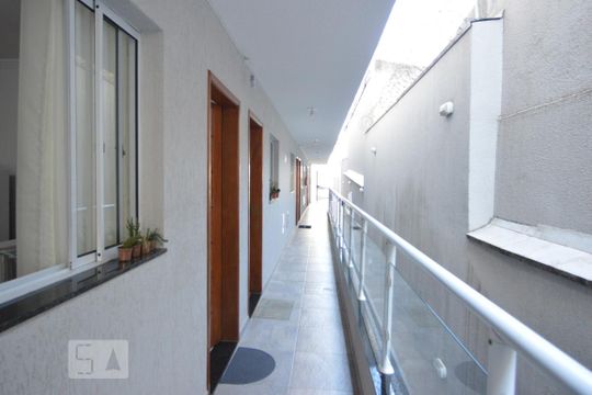 Área comum - corredor dos apartamentos de kitnet/studio para alugar com 1 quarto, 28m² em Chácara Santo Antônio (zona Leste), São Paulo