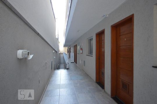 Área comum - corredor dos apartamentos de kitnet/studio para alugar com 1 quarto, 28m² em Chácara Santo Antônio (zona Leste), São Paulo