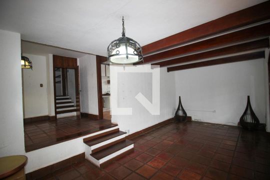 Casa para alugar com 3 quartos, 360m² em Jardim Santa Rosália, Sorocaba