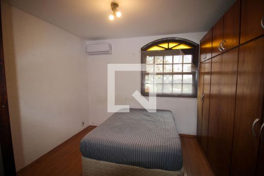 Quarto de casa para alugar com 3 quartos, 360m² em Jardim Santa Rosália, Sorocaba