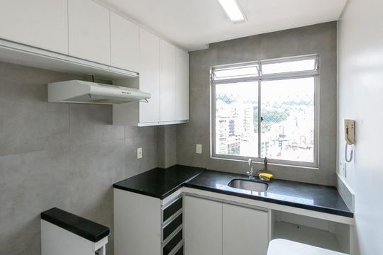 Cozinha de apartamento à venda com 2 quartos, 60m² em Buritis, Belo Horizonte